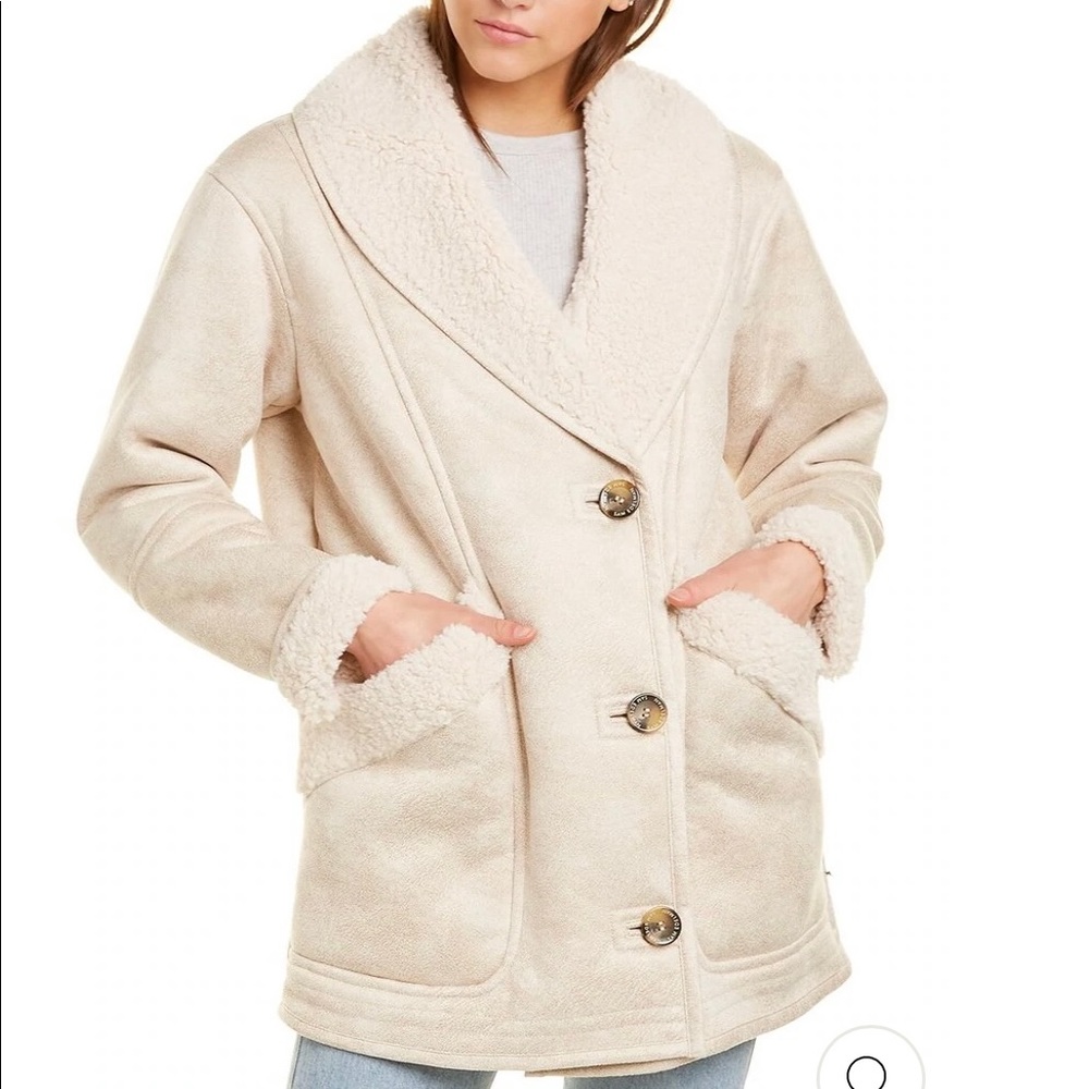 Wing Collar Medium Coat. XS.